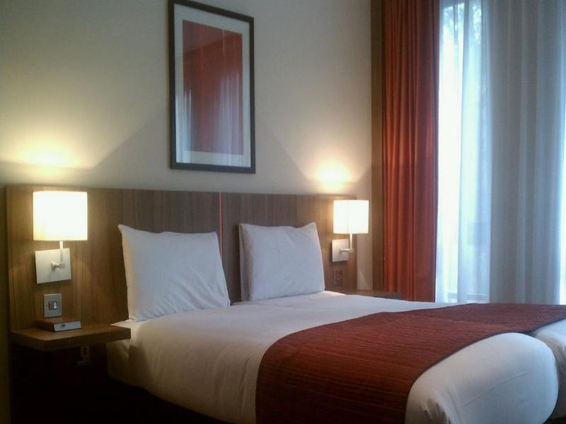 Ramada Hounslow - Heathrow East Esterno foto