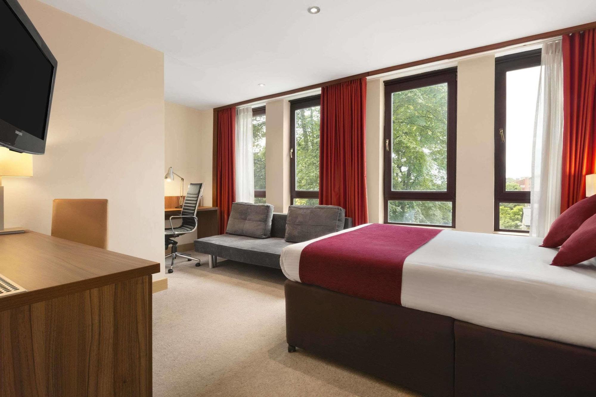 Ramada Hounslow - Heathrow East Esterno foto