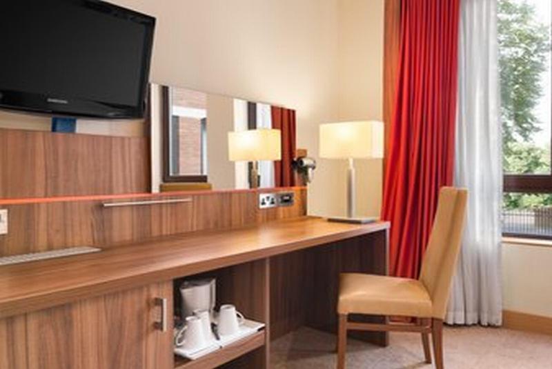 Ramada Hounslow - Heathrow East Esterno foto