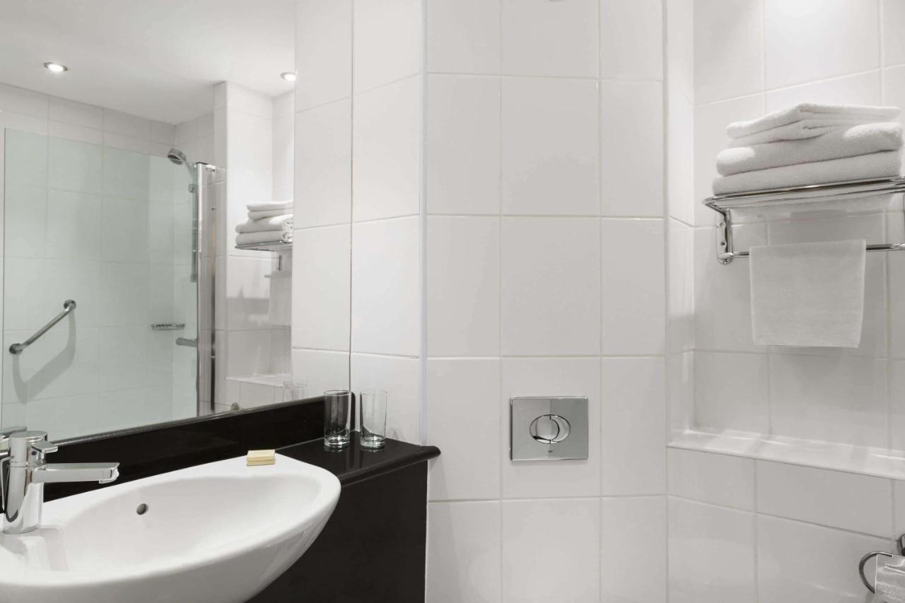 Ramada Hounslow - Heathrow East Esterno foto