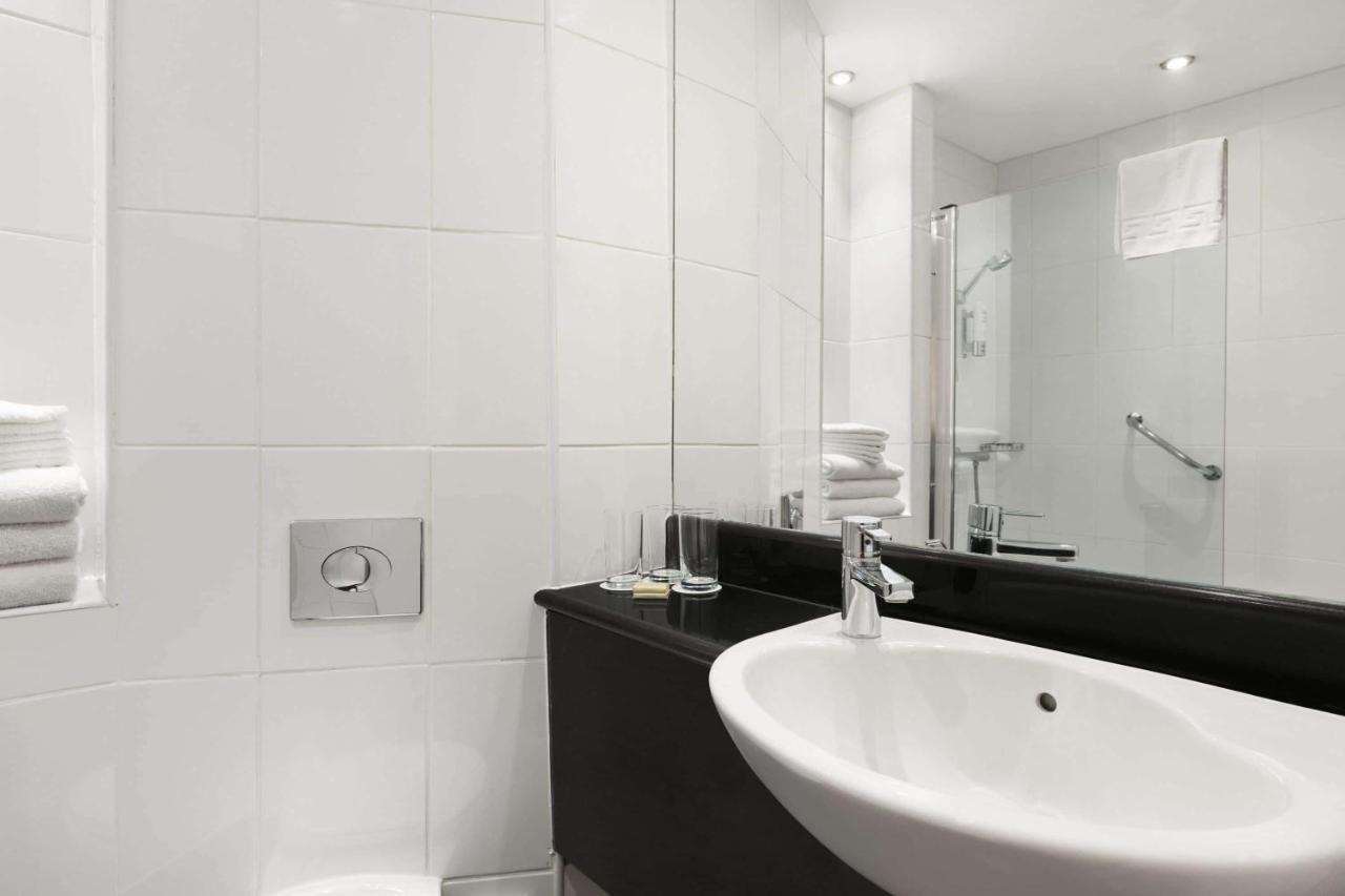 Ramada Hounslow - Heathrow East Esterno foto