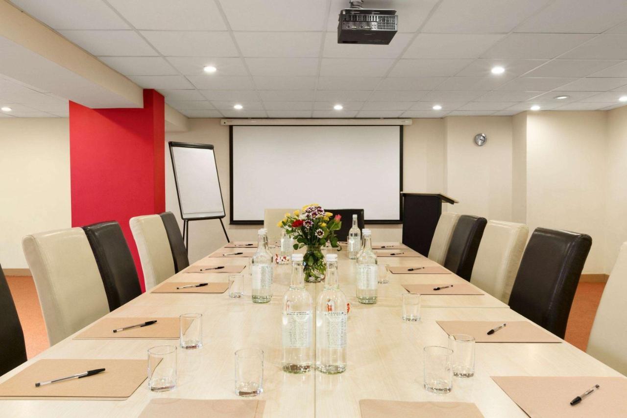 Ramada Hounslow - Heathrow East Esterno foto