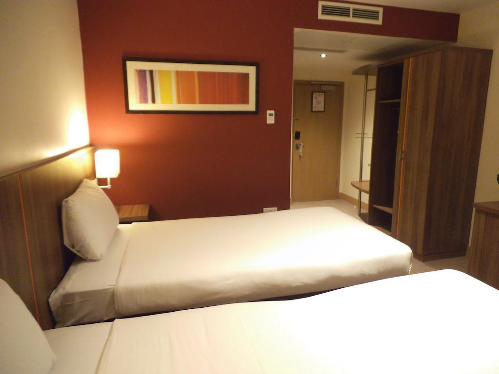 Ramada Hounslow - Heathrow East Esterno foto