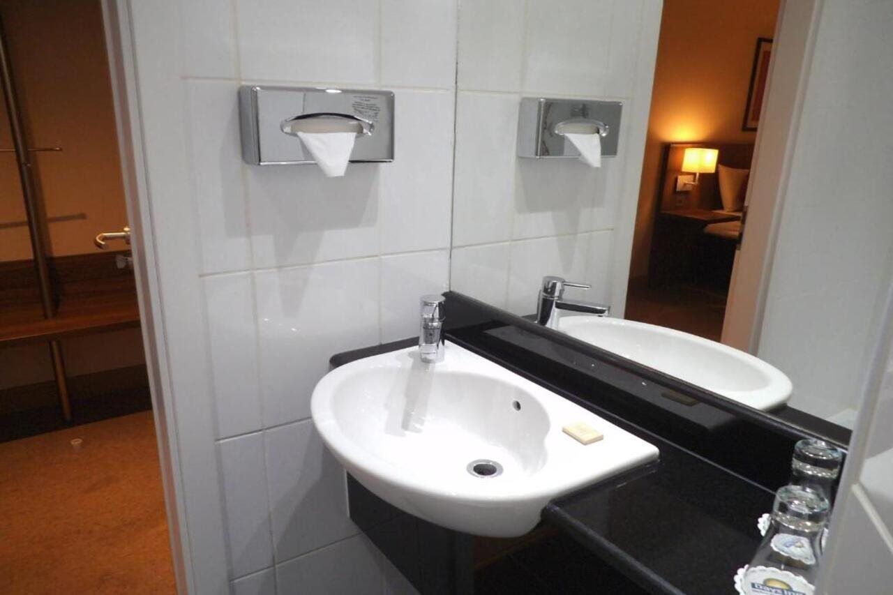 Ramada Hounslow - Heathrow East Esterno foto